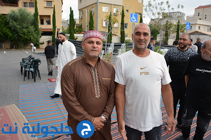 اهالي جلجولية يؤدون صلاة عيد الاضحى في ساحة مسجد الروضة في جلجولية 